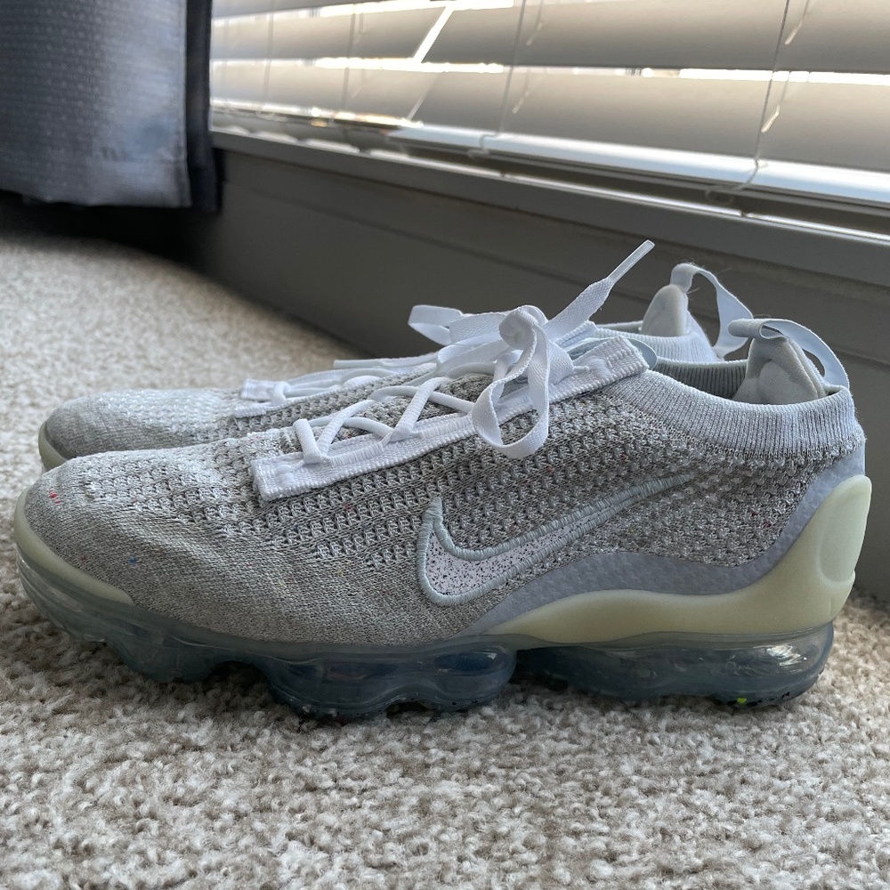 Women's Nike Air VaporMax Flyknit Size 9